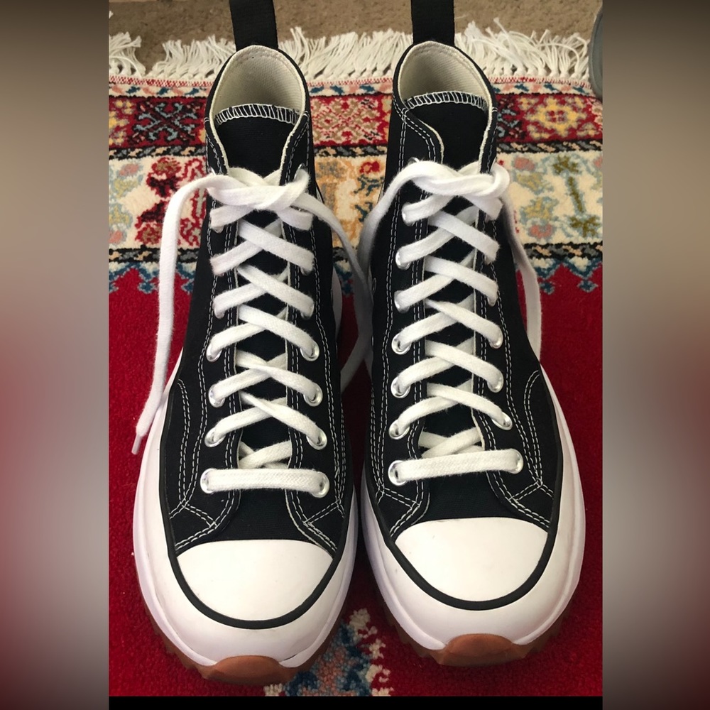Converse women’s size 8.5 gently used